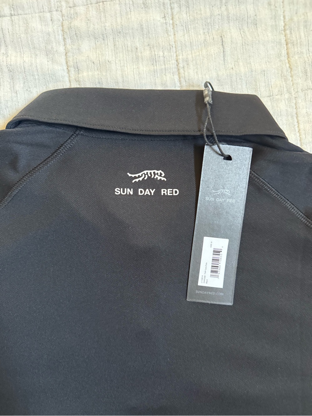 Sun Day Red NWT Men's Black Polo Golf Shirt Medium White Tiger Logo - Picture 4 of 4